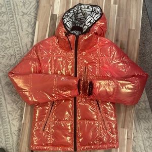 Pink/peach iridescent. It’s reversible side is black and white joyrich writing.